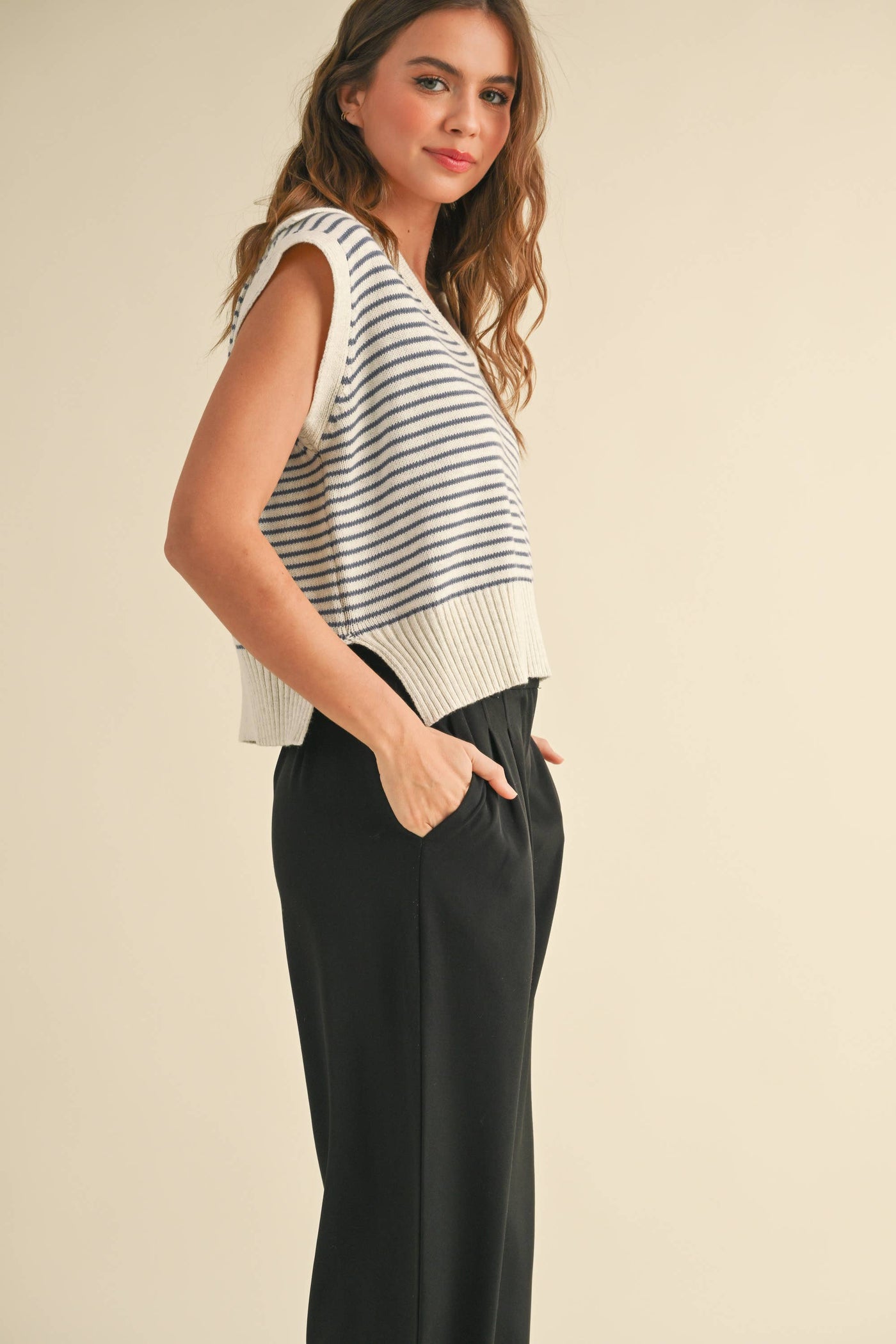 T3789   V-NECK STRIPE COLLAR KNITTED TOP