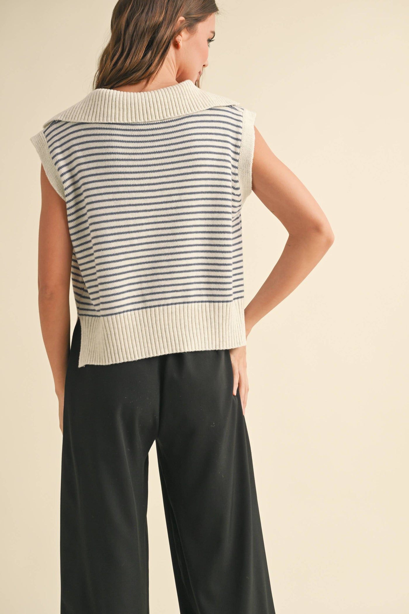 T3789   V-NECK STRIPE COLLAR KNITTED TOP